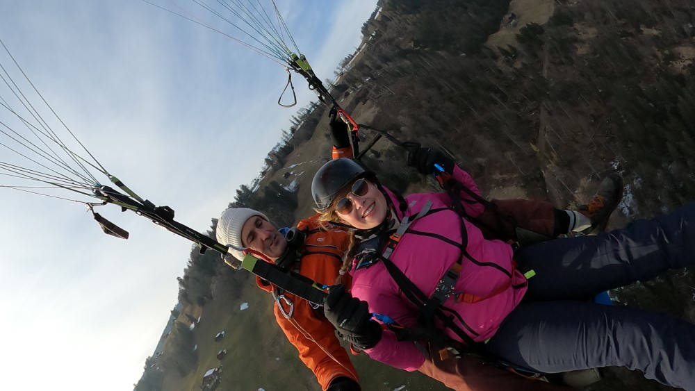 Paragliden boven Interlaken.